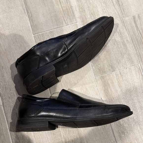 Kenneth Cole Black Leather Slip-On Loafers - Picture 2 of 4